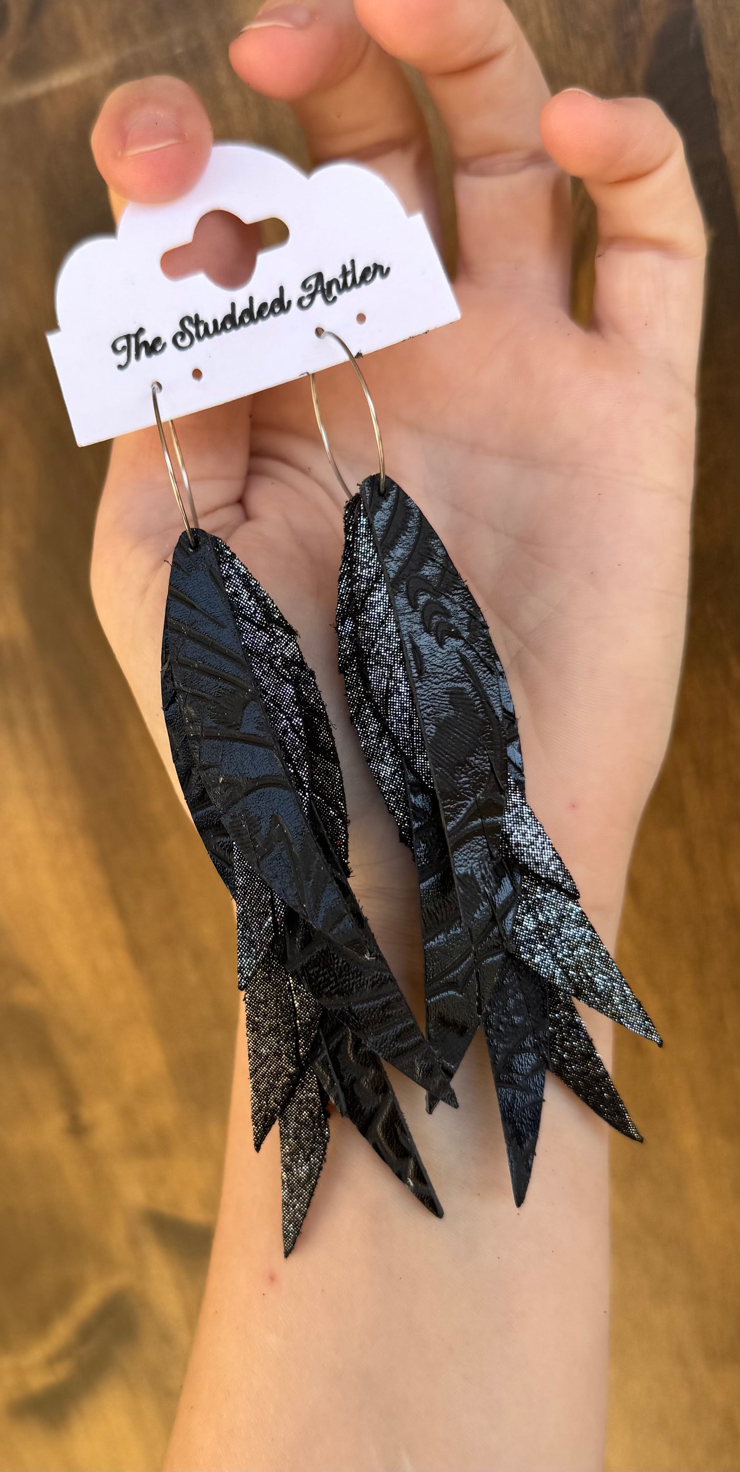 Fringe Feather Leather Earrings - Western Style Leather Earrings - Black tooled sparkle