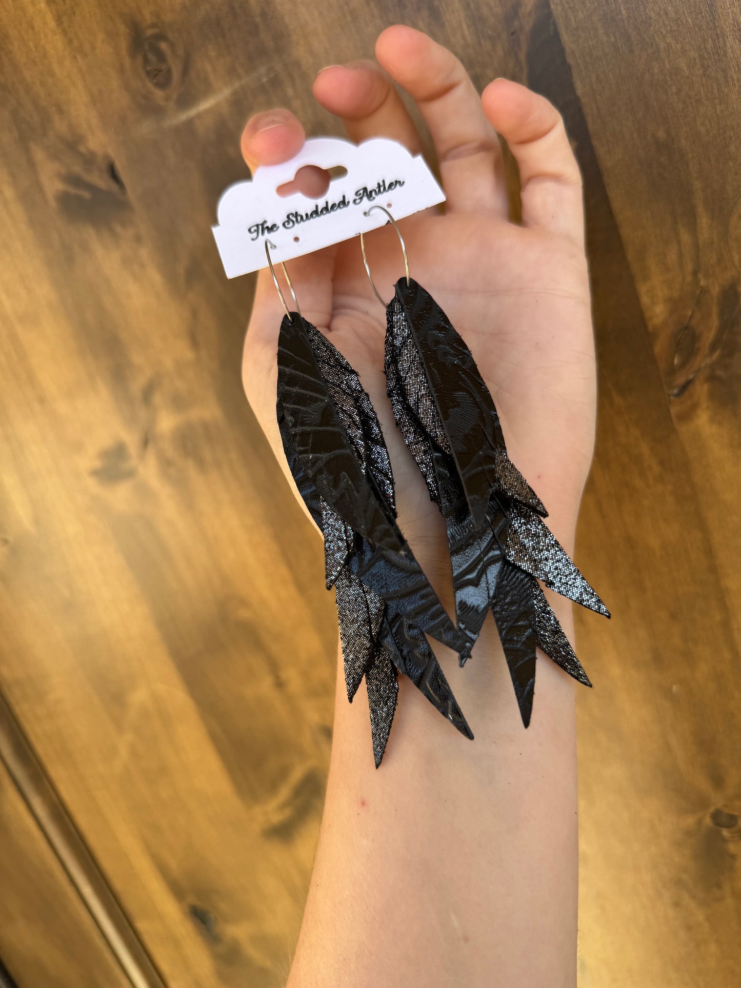 Fringe Feather Leather Earrings - Western Style Leather Earrings - Black tooled sparkle