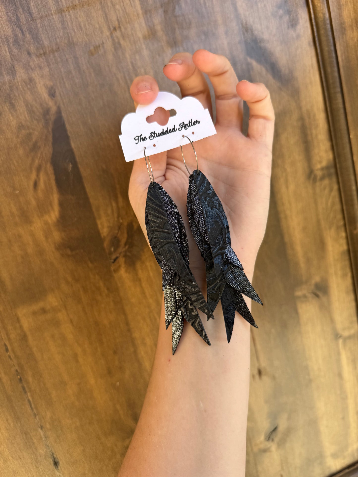 Fringe Feather Leather Earrings - Western Style Leather Earrings - Black tooled sparkle