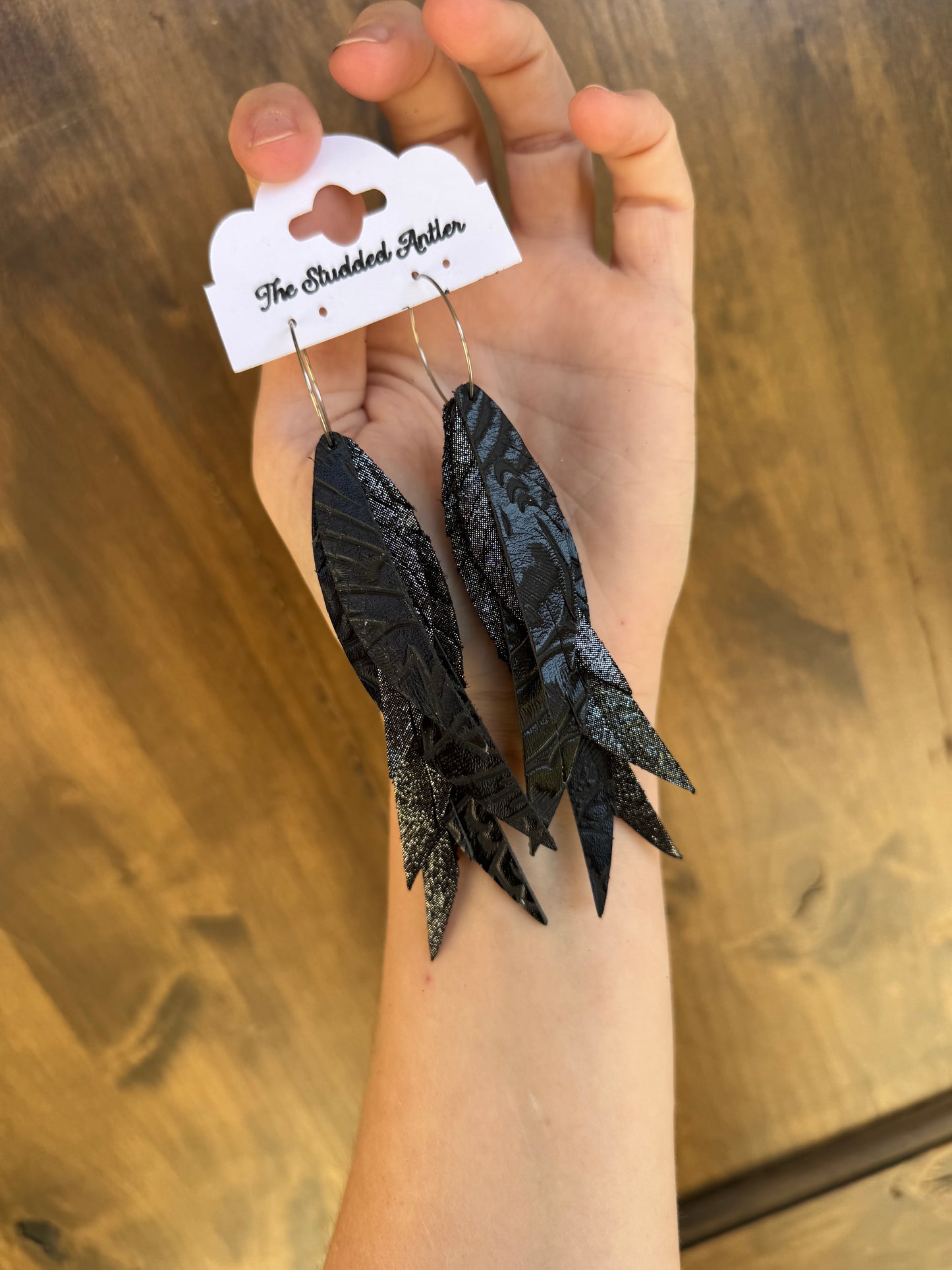 Fringe Feather Leather Earrings - Western Style Leather Earrings - Black tooled sparkle