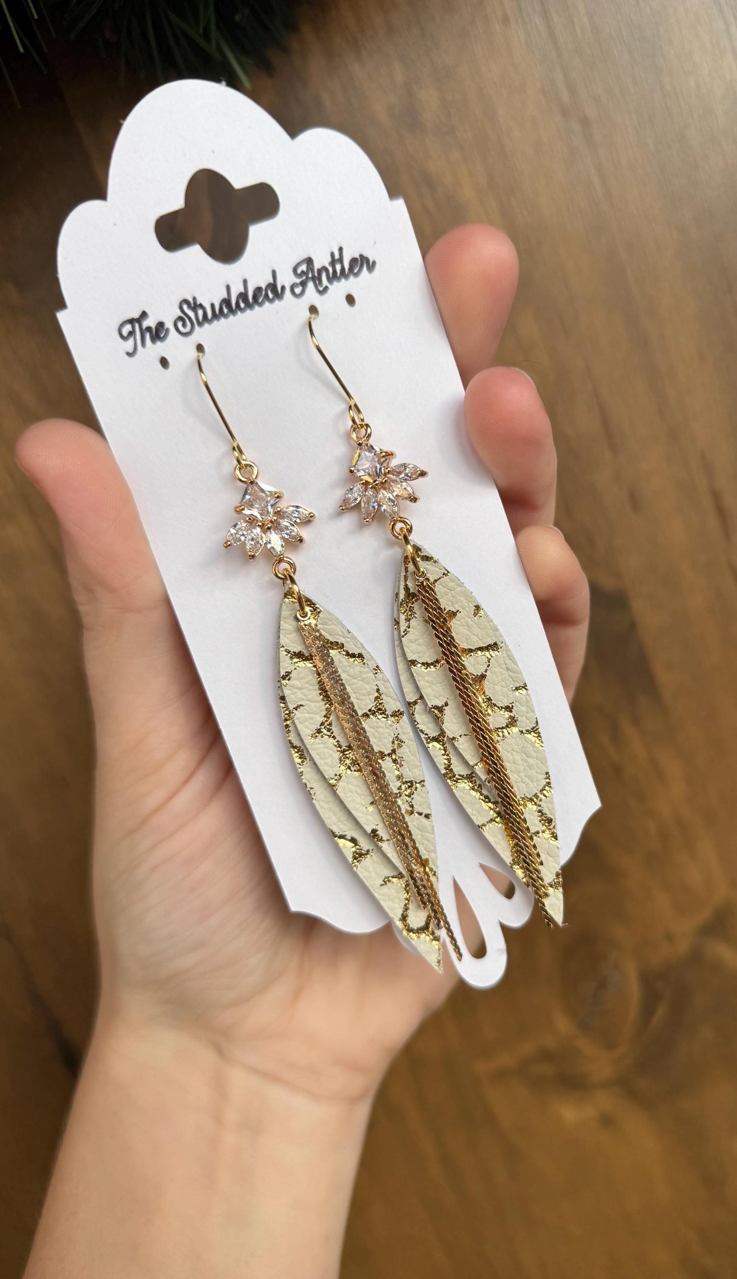 Teardrop Feather Genuine Leather Earrings - White and Gold