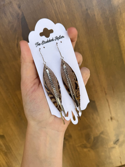 Fringe feather Leather Earrings - Western Boho Style Leather Earrings - Brown and silver