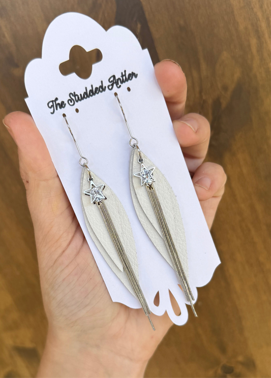 Fringe feather Leather Earrings - Western Boho Style Leather Earrings - Silver and White Stars