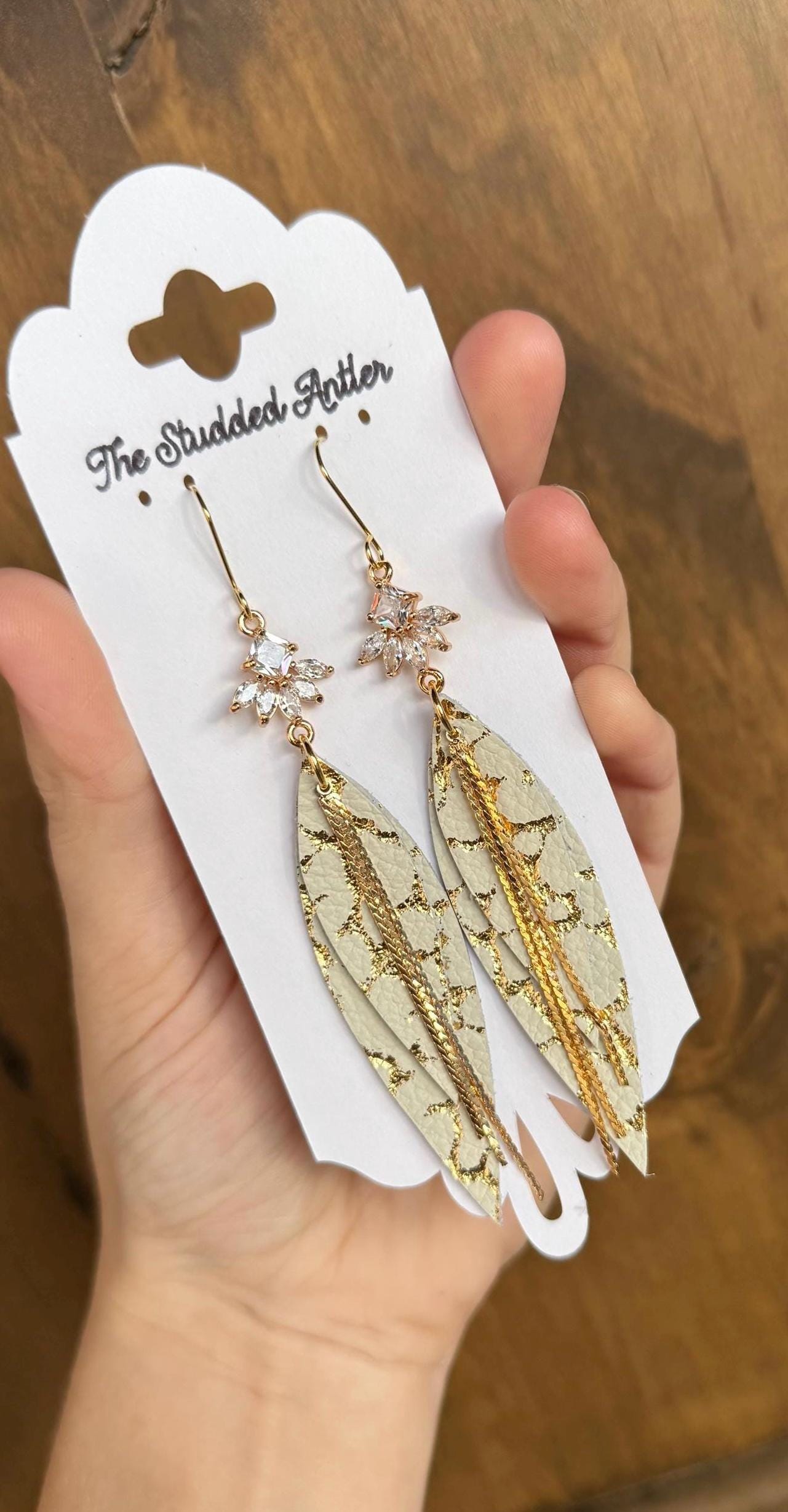 Teardrop Feather Genuine Leather Earrings - White and Gold